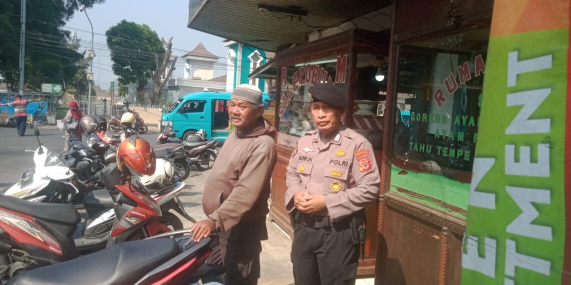 Personil Unit Samapta Polsek Cisaat berikan Himbauan Kamtibmas