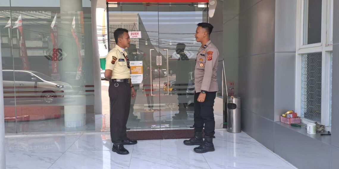 Guna menciptakan keamanan dan kondusif, Polsek Citamiang Patroli Dialogis dan Sambangi Warga.
