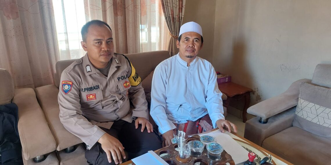 Bhabinkamtibmas Polsek Cisaat dan Babinsa Pererat Tali Silaturahmi Dengan Tokoh Agama