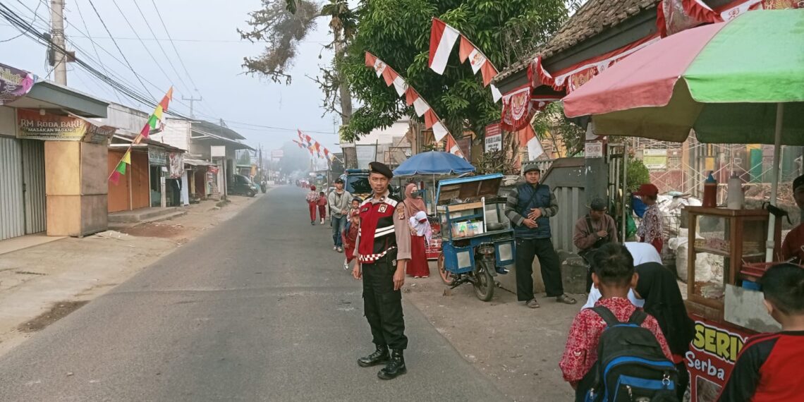 Tingkatkan Pelayanan Prima Kepada Warga, Unit Samapta Polsek Cireunghas Rutin Laksanakan Gatur Lalin