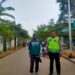Anggota Unit Lantas Polsek Sukaraja Polres Sukabumi Kota bersama Satpam Sekolah melaksanakan pengamanan