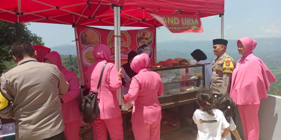 Dengan Slogan“UKM Beraksi Ekonomi Presisi” Bhabinkamtibmas Desa Cikurutug Polsek Cireunghas Polres Sukabumi Kota Membentuk dan Membina Kelompok UKM di Bidang Kuliner