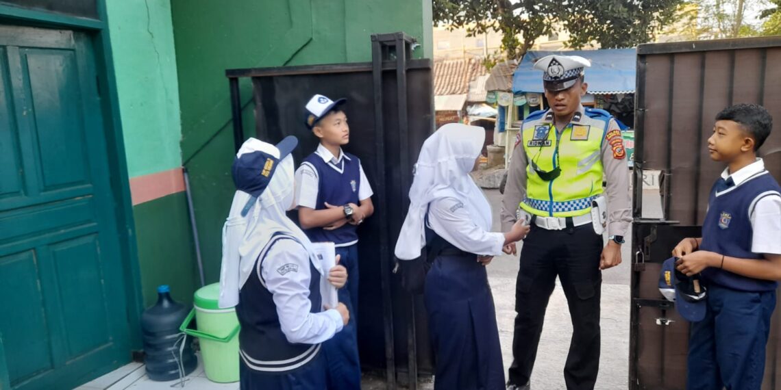 Unit lantas Polsek Warudoyong Polres Sukabumi Kota laksanakan Dikmas Lantas