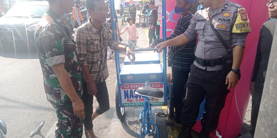 Datangi Warga Langsung, Babinkamtibmas Berikan Himbauan Gukamtibmas