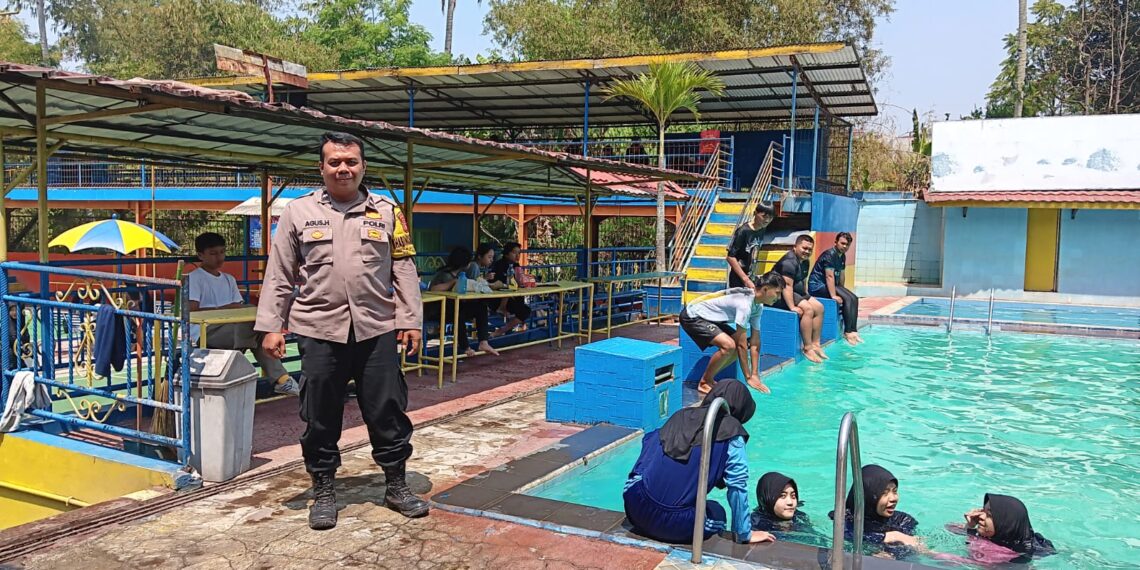 Bhabinkamtibmas  Polsek Cisaat kunjungi obyek Wisata Sampaikan Himbauan Kamtibmas Pada Pengelola Dan Pengunjung