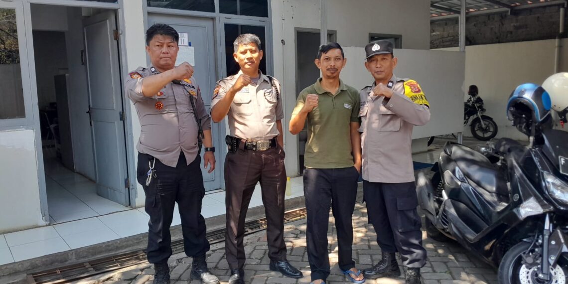 UNIT SAMAPTA POLSEK BAROS PATROLI DIALOGIS DENGAN WARGA DAN BERIKAN HIMBAUAN KAMTIBMAS