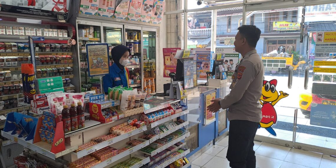 Polsek Citamiang Patroli Dialogis Sambang Masyarakat.