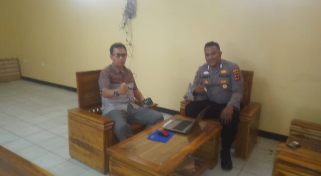 Patroli Kamtibmas Unit Samapta Polsek Cisaat Mengunjungi Warga Berikan Pesan Kamtibmas