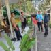 Anggota Samapta Polsek Sukabumi dan Bhabinkamtibmas Desa Perbawati Melaksanakan kegiatan dialogis dan pemantauan dengan Masyarakat