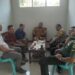 Pererat Silaturahmi, Senergitas TNI – Polri Bhabinkamtibmas Polsek Sukalarang Sambang Ke Kantor Desa Binaan