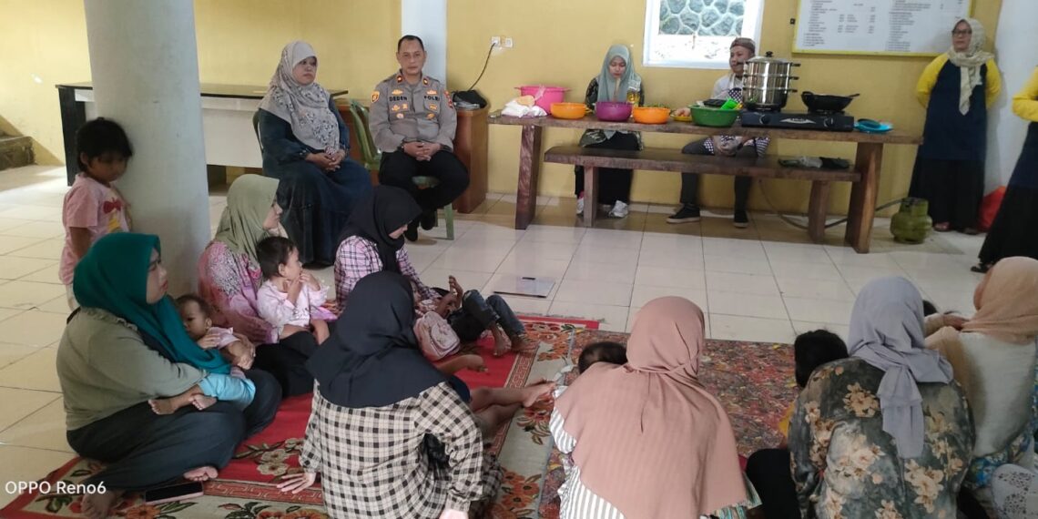Kapolsek Cisaat Monitoring Pelayanan Kesehatan Meningkatkan Status Gizi Mayarakat Balita Dan Ibu Hamil