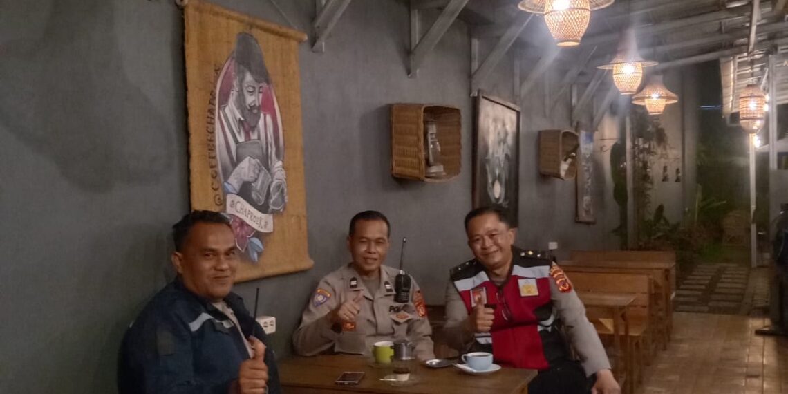 Polsek Kadudampit Patroli Dialogis Kamtibmas Pada Jam Rawan Gukamtibmas
