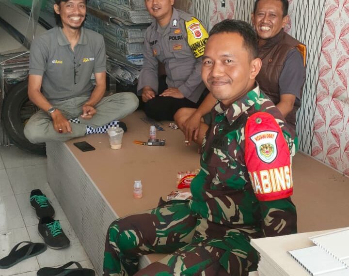 Dekati warga Babinkamtibmas bersinergi dengan Babinsa Sambangi Warga dan Berikan Imbauan Kamtibmas