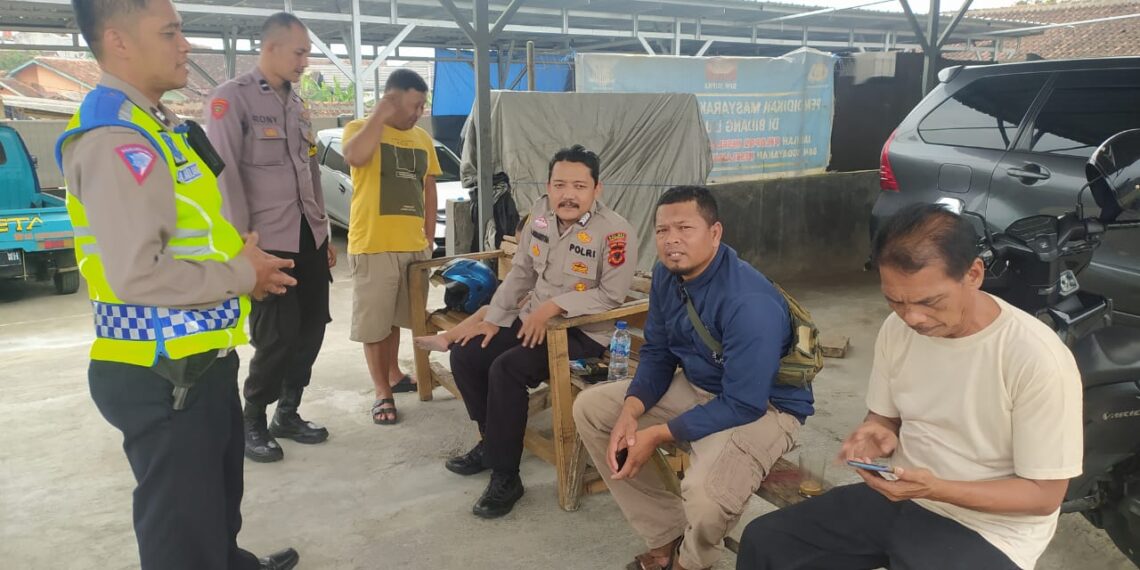 Unit Samapta Polsek Baros laksanakan giat Patroli dialogis.