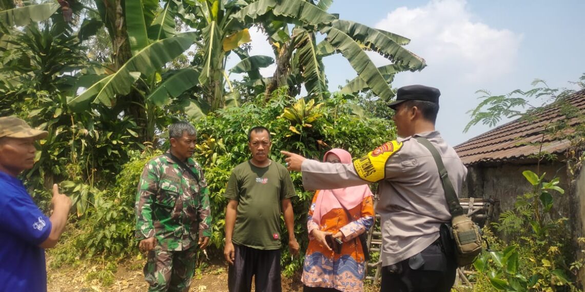Bhabinkamtibmas Polsek Baros Bersama Babinsa melaksanakan kegiatan Sambang/ Silaturahmi Kamtibmas kepada warga masyarakat