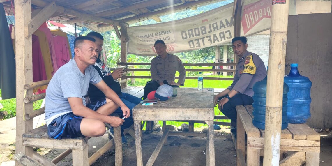 DOOR TO DOOR SYSTEM, BHABINKAMTIBMAS DESA PRIANGANJAYA SAMPAIKAN PESAN KAMTIBMAS