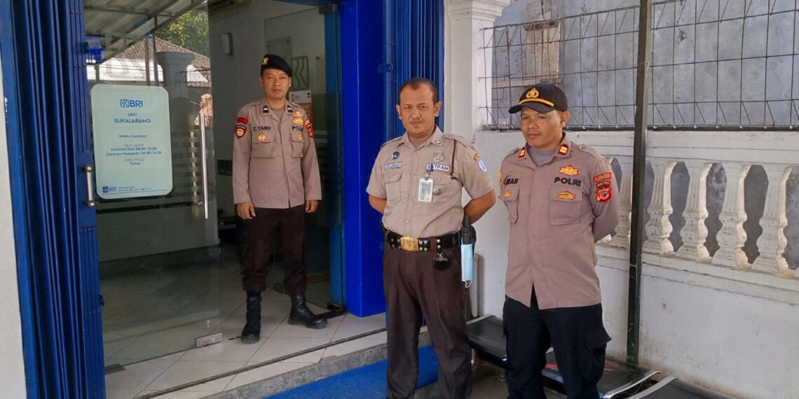 Polsek Sukalarang Patroli Dialogis Siang kontrol ATM BRI, Cegah Kejahatan Perbankkan