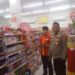 POLSEK CISAAT DIALOGIS DENGAN KARYAWAN MINIMARKET CISAAT BERIKAN PESAN KAMTIBMAS