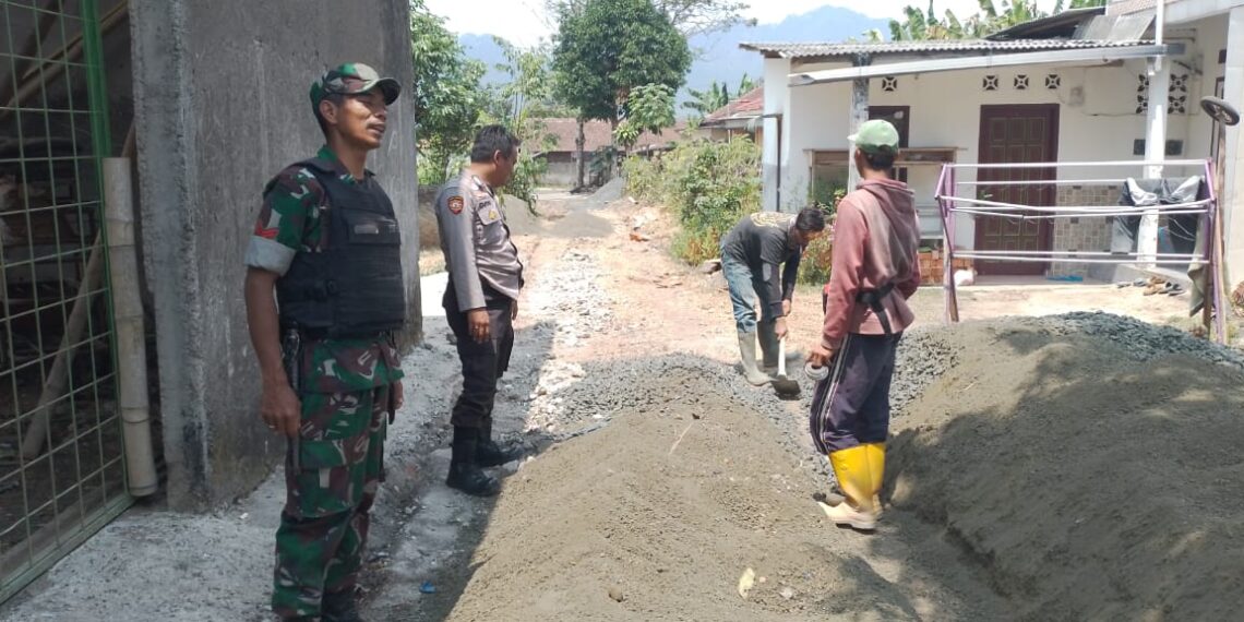 Sinergitas TNI-POLRI Bhabinkamtibmas dan Babinsa Sambangi Warga Binaan