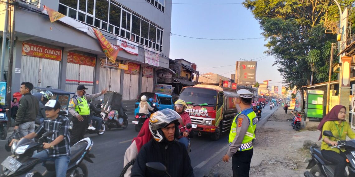 Gatur Lalin Pagi,Bentuk Pelayanan Polisi Polsek Sukalarang Kepada Masyarakat