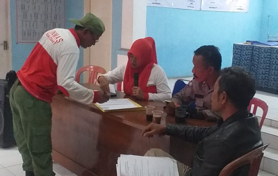 Bhabinkamtibmas Polsek Cisaat Hadiri Pembagian Insentif Linmas Desa Cisaat