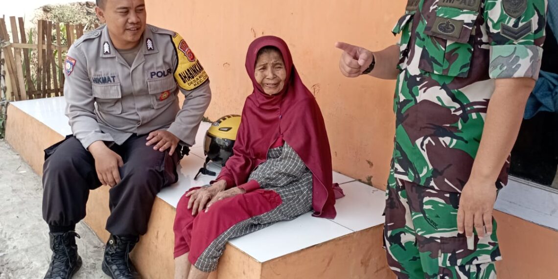 Bhabinkamtibmas Polsek Cisaat dan Babinsa Koramil Cisaat Kompak sambangi warga