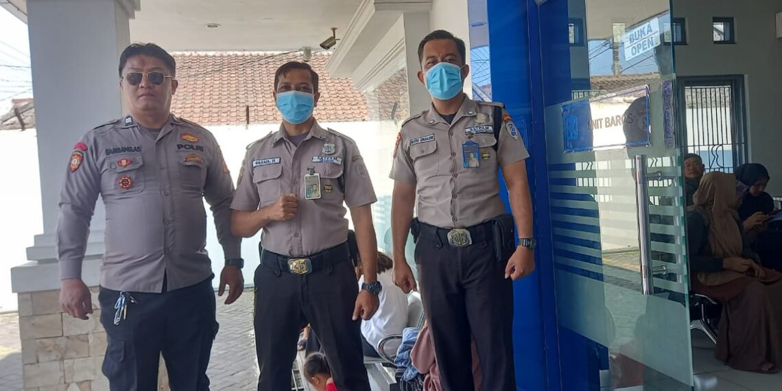BERIKAN HIMBAUAN KAMTIBMAS, POLSEK BAROS PATROLI DIALOGIS DENGAN WARGA