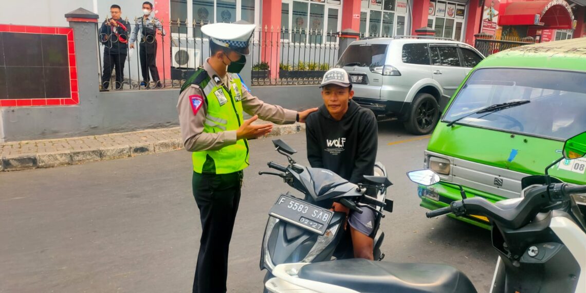 Polsek Warudoyong Gatur Lalu lintas pagi