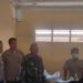 Sinergitas TNI – Polri, Polsek Gunungguruh Monitoring Pembagian Bansos Beras