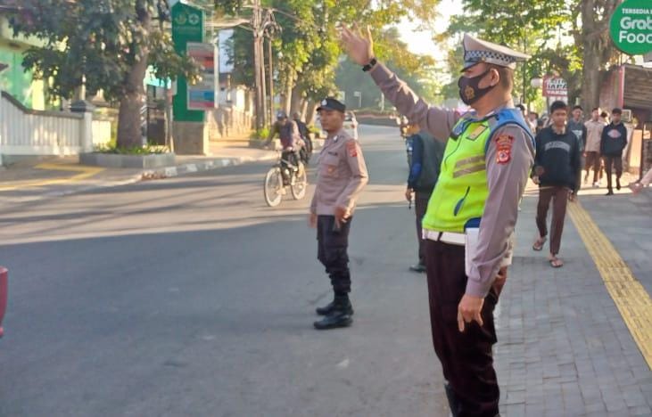 Polsek Cikole Laksanakan Pelayanan Gatur Pagi