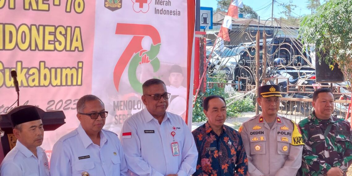 Polsek Cisaat melaksanakan Pengamanan dan Menghadiri Peringatan dalam angka HUT Palang Merah Indonesia (PMI) ke-78