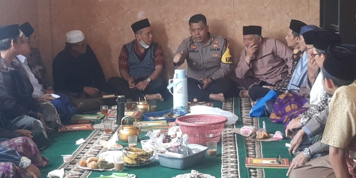 Kapolsek Sukalarang Jalin Silaturahmi Dengan Masyarakat Melalui Giat Ngariung Sareng Kapolsek
