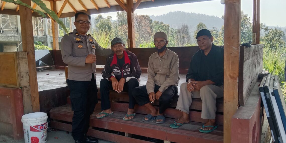 Patroli sambang warga sampaikan himbauan kamtibmas