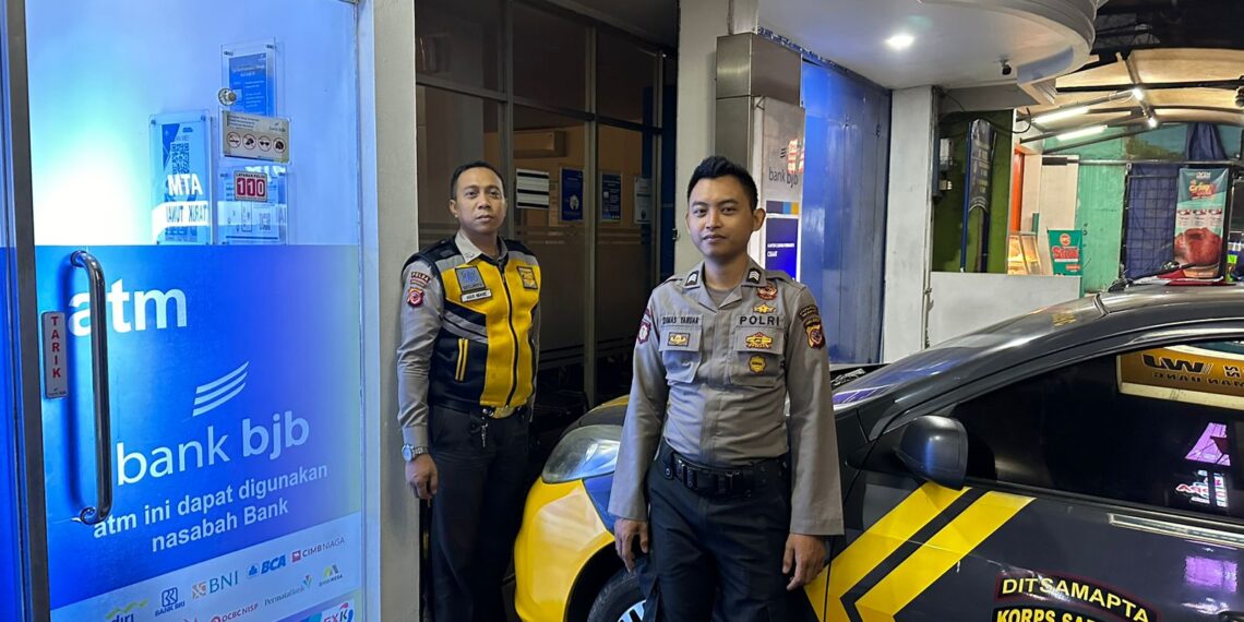 Patroli Kamtibmas ke Perkantoran dan Bank,Polsek Cisaat Cegah Gangguan Kamtibmas