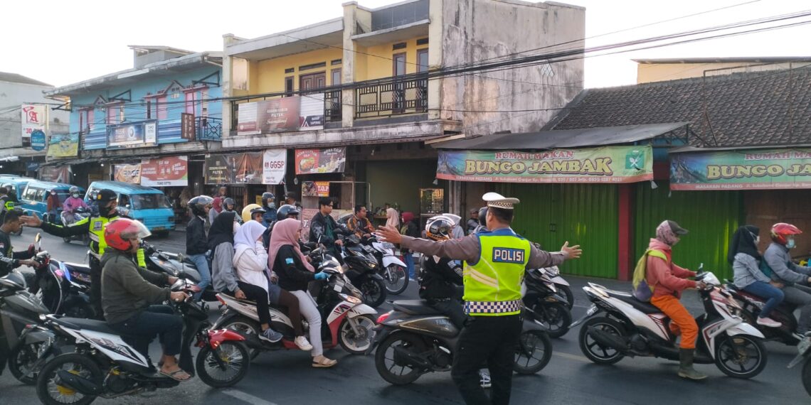 Gatur Lalin Pagi, Dalam Bentuk Pelayanan Polisi Polsek Sukalarang Kepada Masyarakat