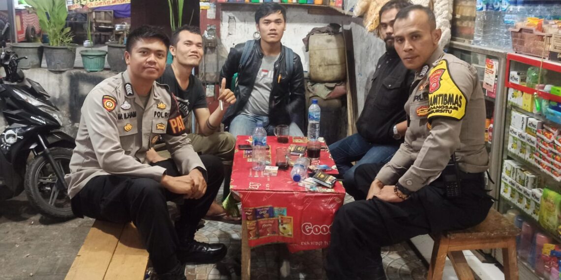 Patroli Malam Samapta Polsek  Lembursitu , Antisipasi Gangguan Kamtibmas di Lingkungan Masyarakat