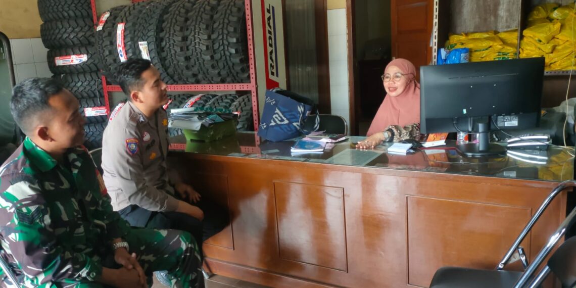 Dekati warga Babinkamtibmas bersinergi dengan Babinsa Sambangi Warga dan Berikan Imbauan Kamtibmas