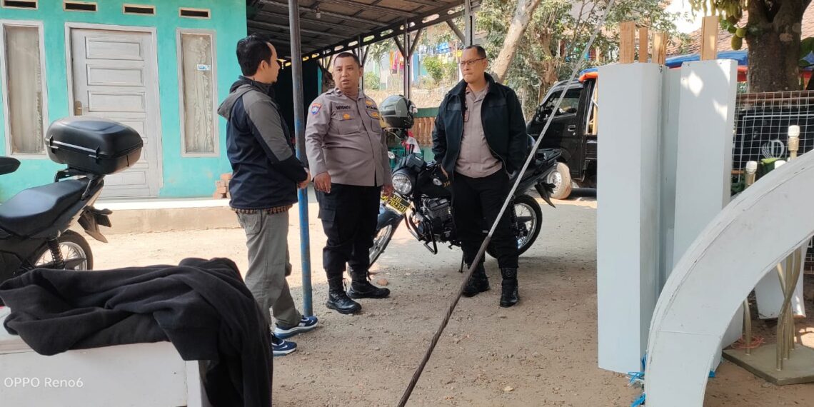 Polsek Cisaat Monitoring wilayah kekeringan di Desa Padaasih Cisaat