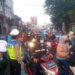 GATUR LALIN PADA JAM MASUK PABRIK BENTUK PELAYANAN POLANTAS POLSEK SUKALARANG KEPADA MASYARAKAT
