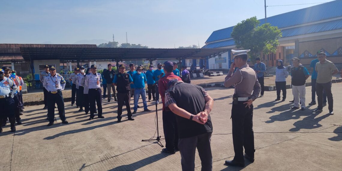 UJI EMISI KENDARAAN BERMOTOR RODA 4 (EMPAT) YANG DILAKSANAKAN OLEH DINAS LINGKUNGAN HIDUP KOTA SUKABUMI, POLSEK BAROS BANTU