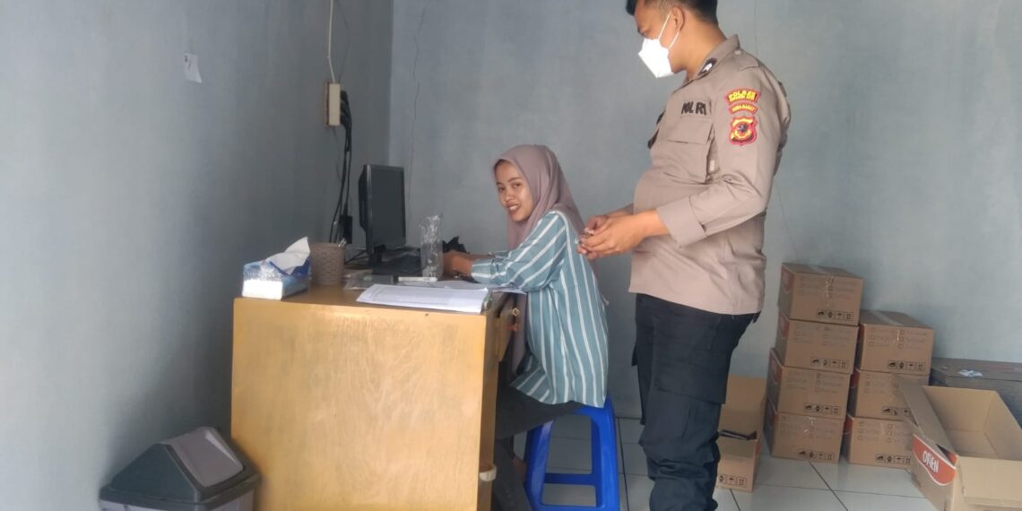 Ciptakan Rasa Aman, Anggota Samapta Polsek Warudoyong Laksanakan Patroli dialogis di Siang Hari