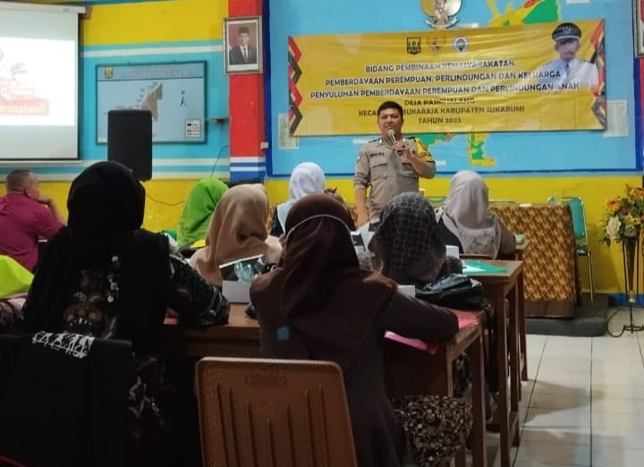 Bhabinkamtibmas Polsek Sukaraja menghadiri sekaligus menjadi narasumber dalam acara Penyuluhan pemberdayaan Perempuan