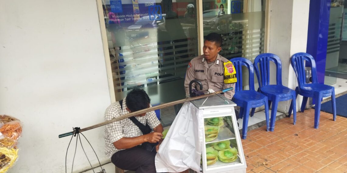 Guna menciptakan keamanan dan kondusif, Polsek Citamiang Patroli Dialogis dan Sambangi Warga Binaan.