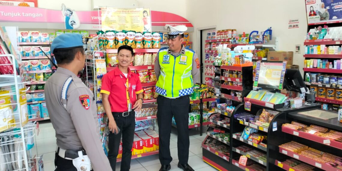 Monitoring terhadap Minimarket oleh Polsek Sukalarang