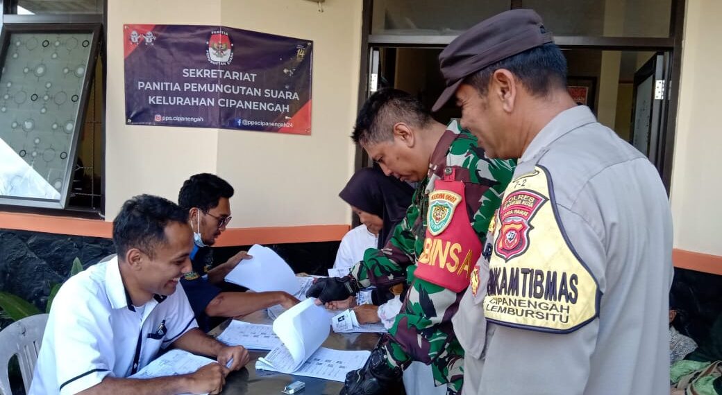 Sinergitas Tni Polri Sambangi Warga dengan Humanis, Bhabinkamtibmas dan Babinsa Sampaikan Pesan Kamtibmas kepada Warganya