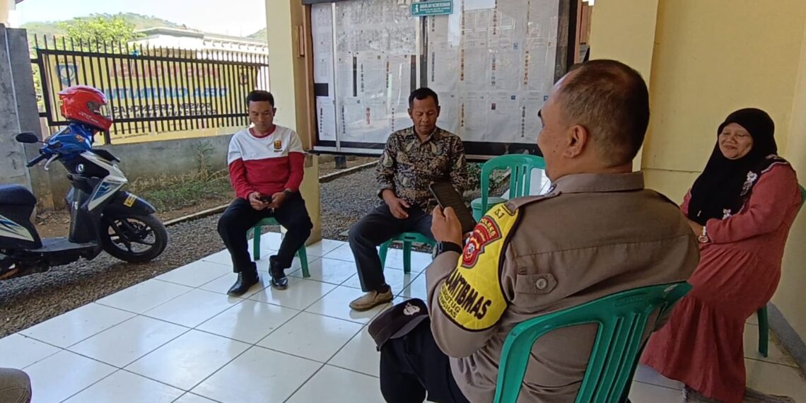 Bhabinkamtibmas Polsek Cireunghas Polres Sukabumi Kota Sosialisasi Aplikasi Super App Polri