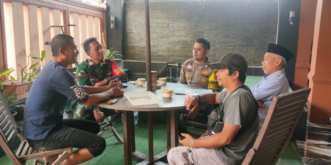 Dekati warga Babinkamtibmas bersinergi dengan Babinsa Sambangi Warga dan Berikan Imbauan Kamtibmas