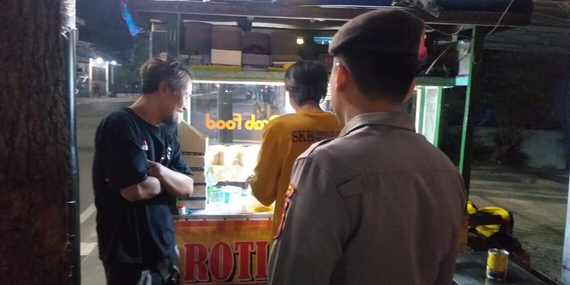 Patroli Dialogis Dan KRYD, Piket Fungsi Polsek Gunungpuyuh Sampaikan Pesan Kamtibmas Kepada Warga