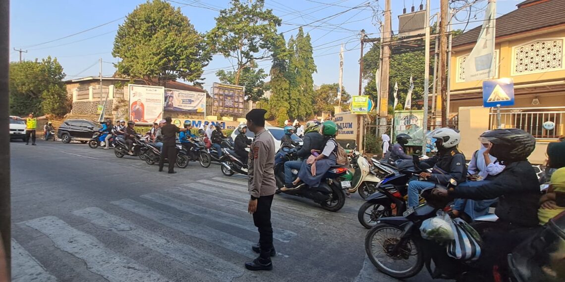Personil Polsek Citamiang Gatur Pagi Hari