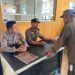 Unit Samapta Polsek Cisaat Menyambangi Sat Pol PP Kecamatan Cisaat